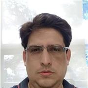 profesor matematicas imparte clases a jovenes bachiller y de fisica asi como comoutacion